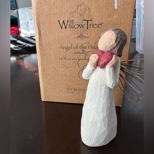 Willow Tree small Angel of the Heart 2000 Figurine by Susan Lordi (retired)